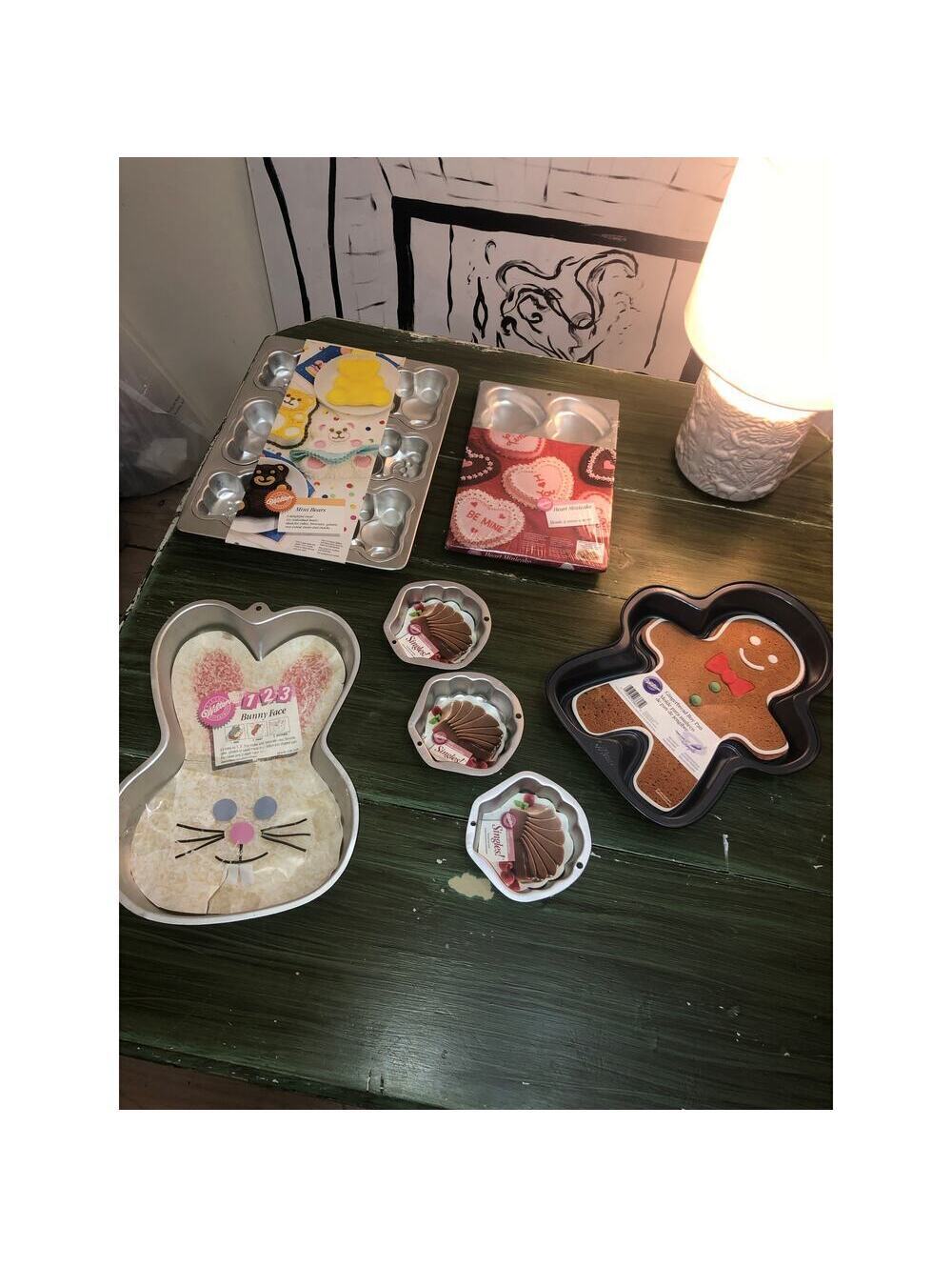 Wilton NEW Vintage Cake Pan Bundle - Gingerbread, Bunnies, Shells, Bears, Hearts